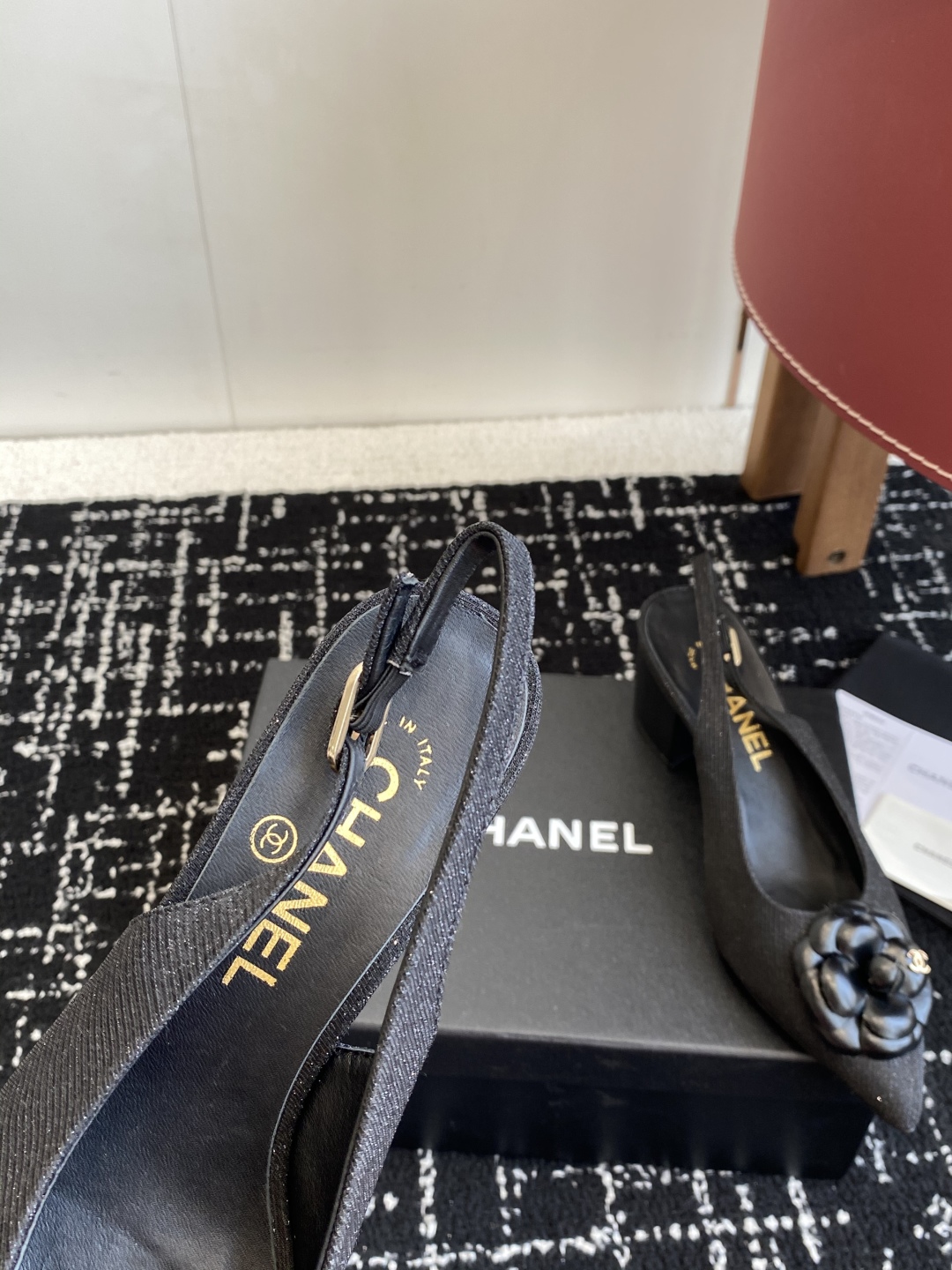 代购级
小香CHANEL25ss 早春新品太香了 山茶花尖头单鞋凉鞋系列!

这双我称之为“氛围感之神”