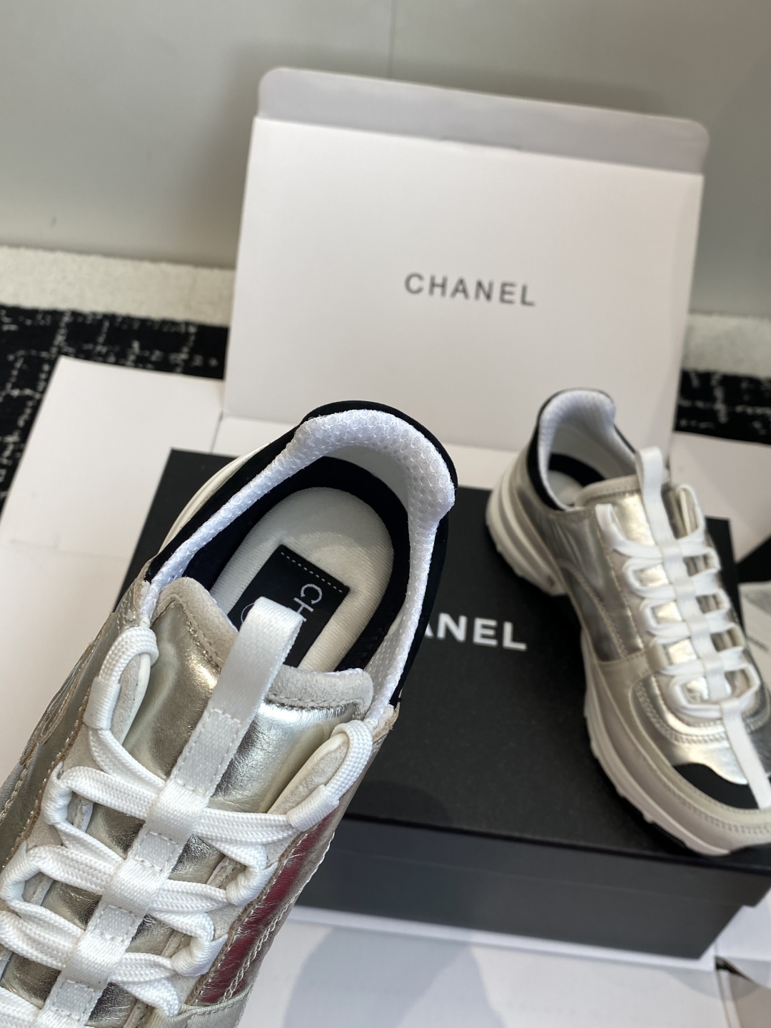东莞代购级
Chanel香奈儿 25ss 春夏新款专柜顶级休闲款运动鞋

这款经典设计 鞋面多种工艺电绣
