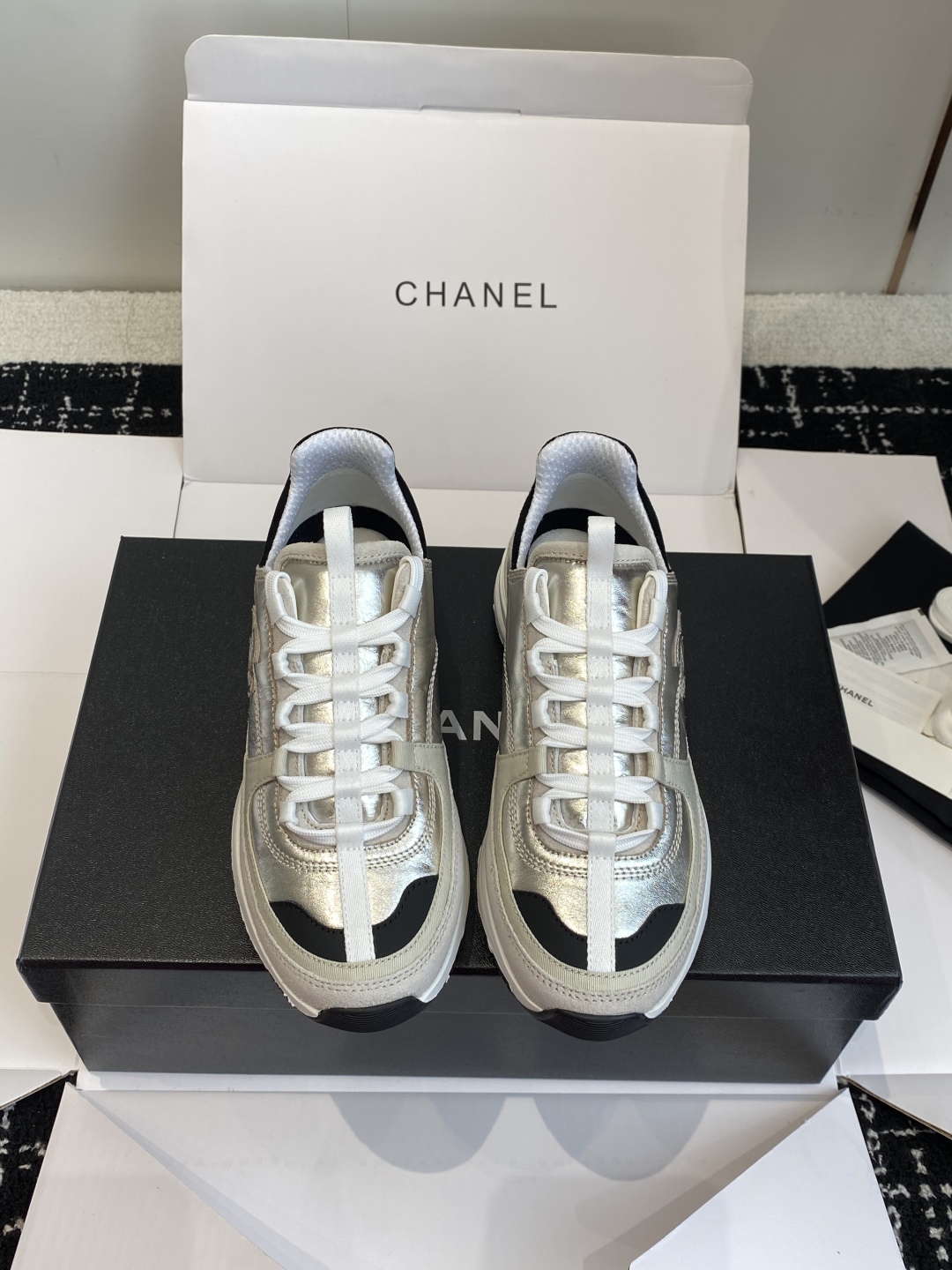 东莞代购级
Chanel香奈儿 25ss 春夏新款专柜顶级休闲款运动鞋

这款经典设计 鞋面多种工艺电绣