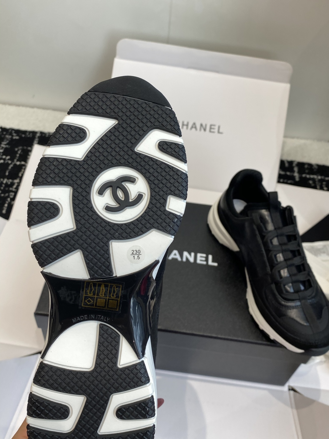 东莞代购级
Chanel香奈儿 25ss 春夏新款专柜顶级休闲款运动鞋

这款经典设计 鞋面多种工艺电绣