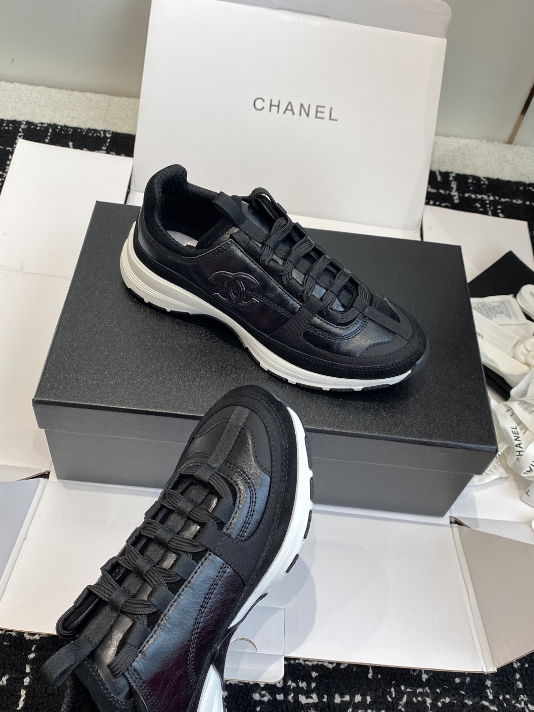 东莞代购级
Chanel香奈儿 25ss 春夏新款专柜顶级休闲款运动鞋

这款经典设计 鞋面多种工艺电绣