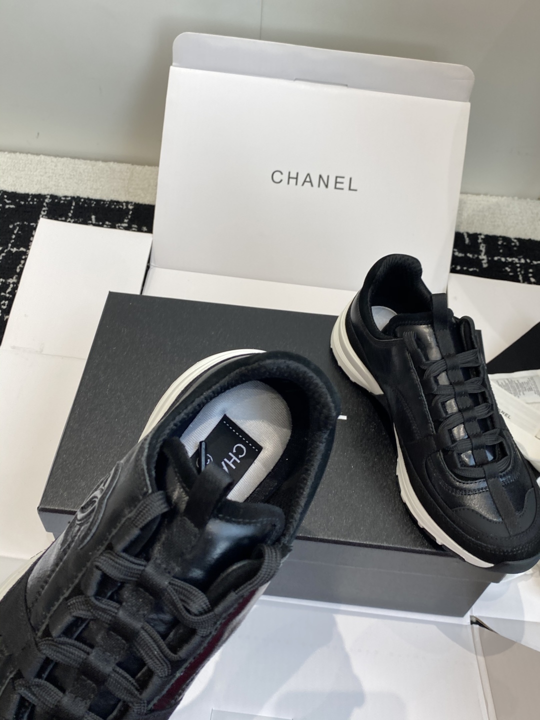 东莞代购级
Chanel香奈儿 25ss 春夏新款专柜顶级休闲款运动鞋

这款经典设计 鞋面多种工艺电绣