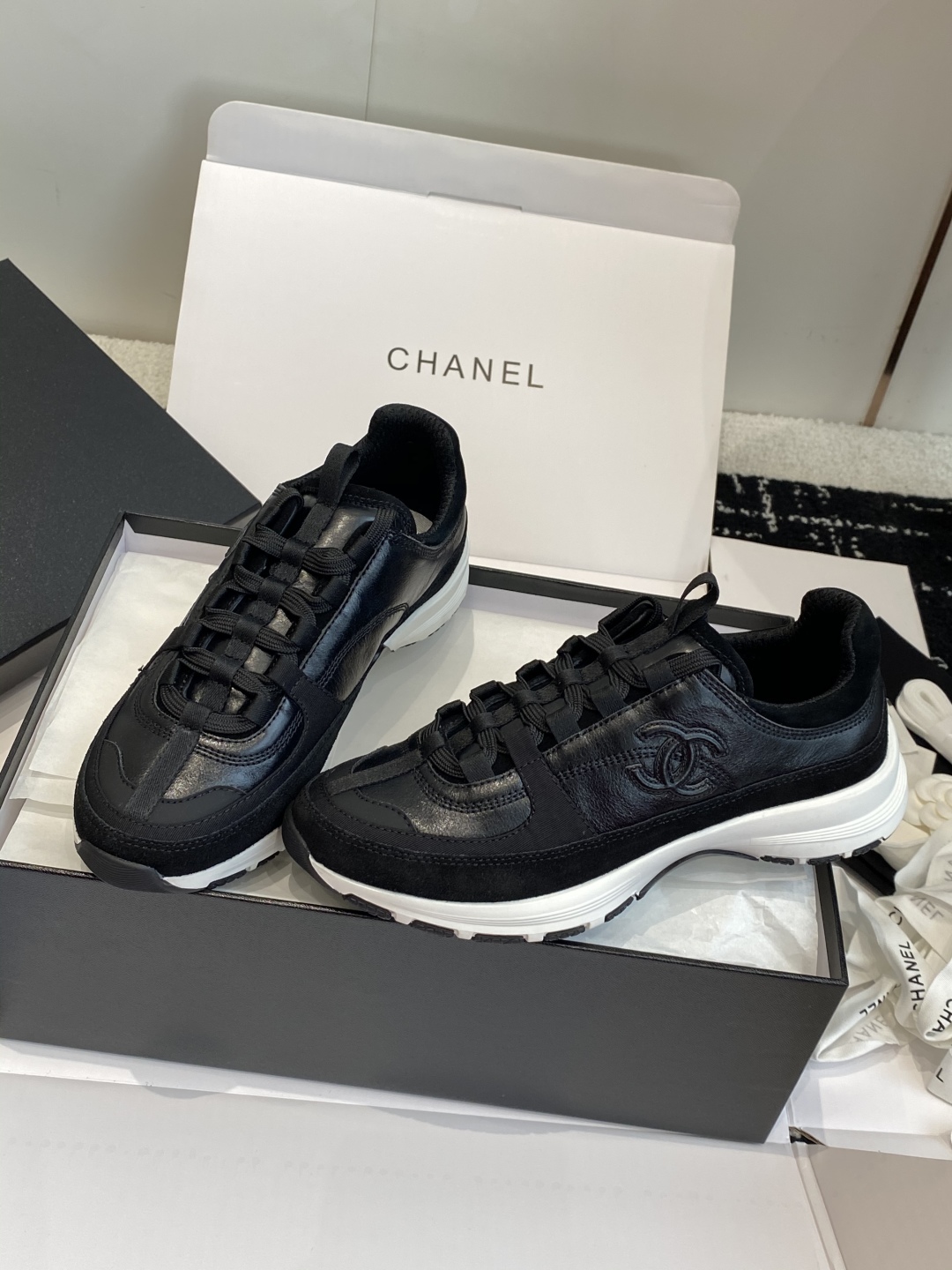 东莞代购级
Chanel香奈儿 25ss 春夏新款专柜顶级休闲款运动鞋

这款经典设计 鞋面多种工艺电绣