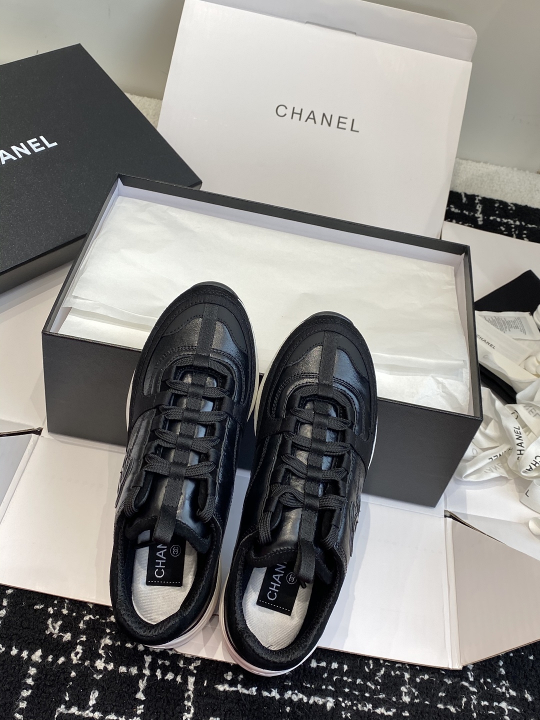东莞代购级
Chanel香奈儿 25ss 春夏新款专柜顶级休闲款运动鞋

这款经典设计 鞋面多种工艺电绣