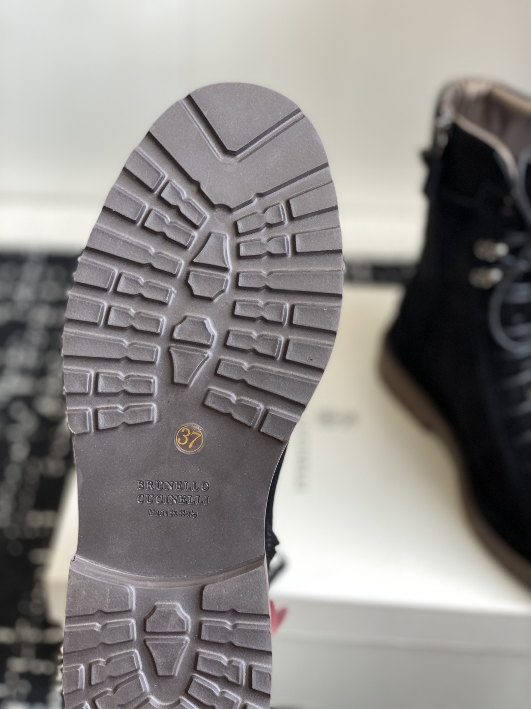 代购级
BRUNELLO CUCINELLI 新款马丁靴
不用多说!超级有范的一款靴子女孩子穿起来不要