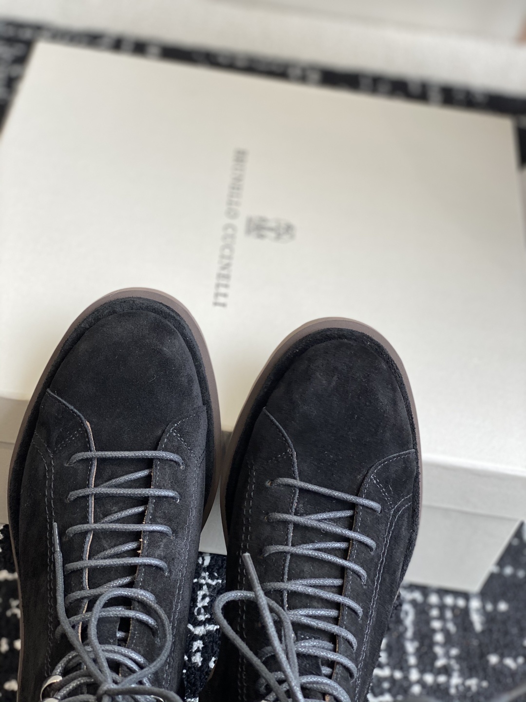 代购级
BRUNELLO CUCINELLI 新款马丁靴
不用多说!超级有范的一款靴子女孩子穿起来不要
