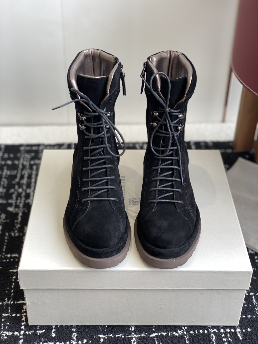代购级
BRUNELLO CUCINELLI 新款马丁靴
不用多说!超级有范的一款靴子女孩子穿起来不要