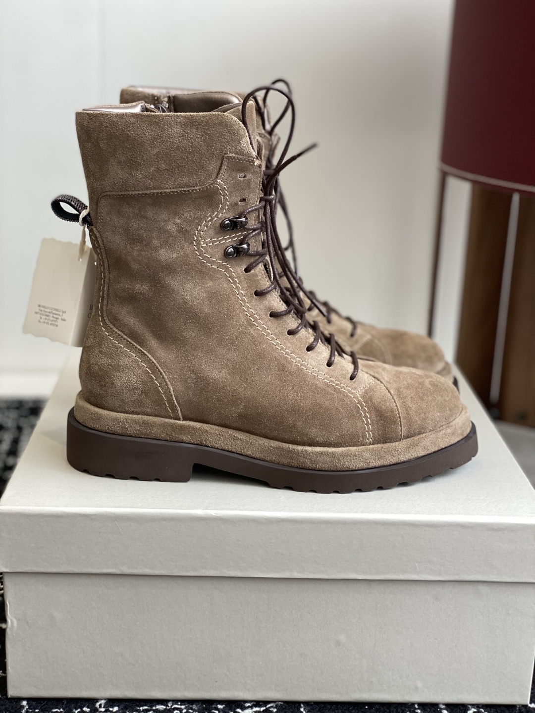 代购级
BRUNELLO CUCINELLI 新款马丁靴
不用多说!超级有范的一款靴子女孩子穿起来不要