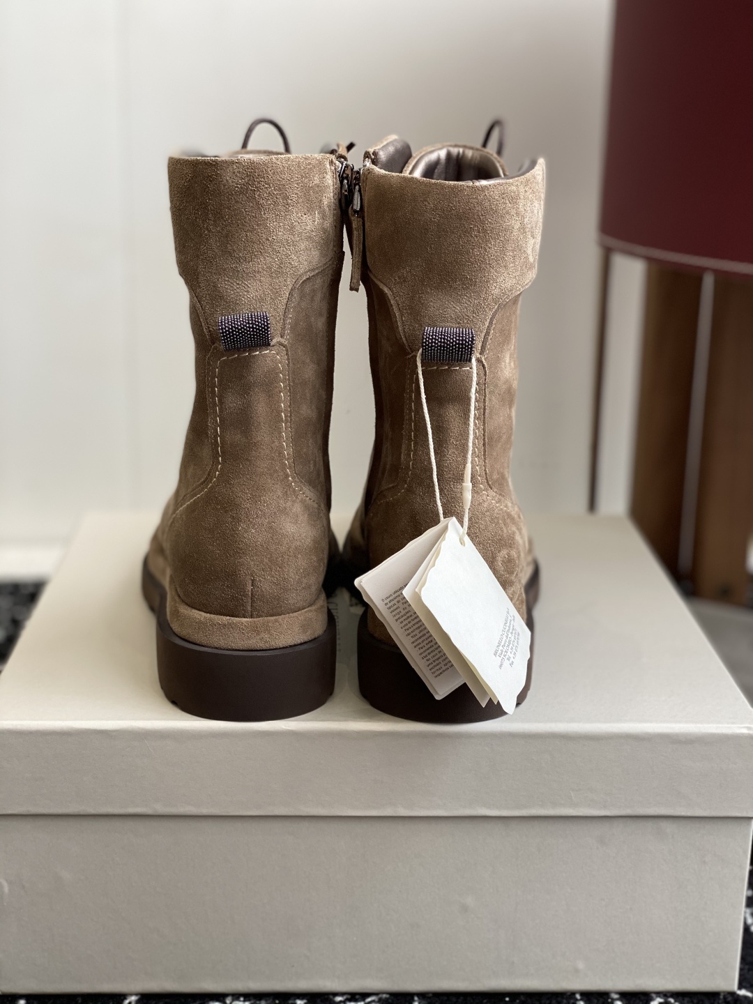 代购级
BRUNELLO CUCINELLI 新款马丁靴
不用多说!超级有范的一款靴子女孩子穿起来不要