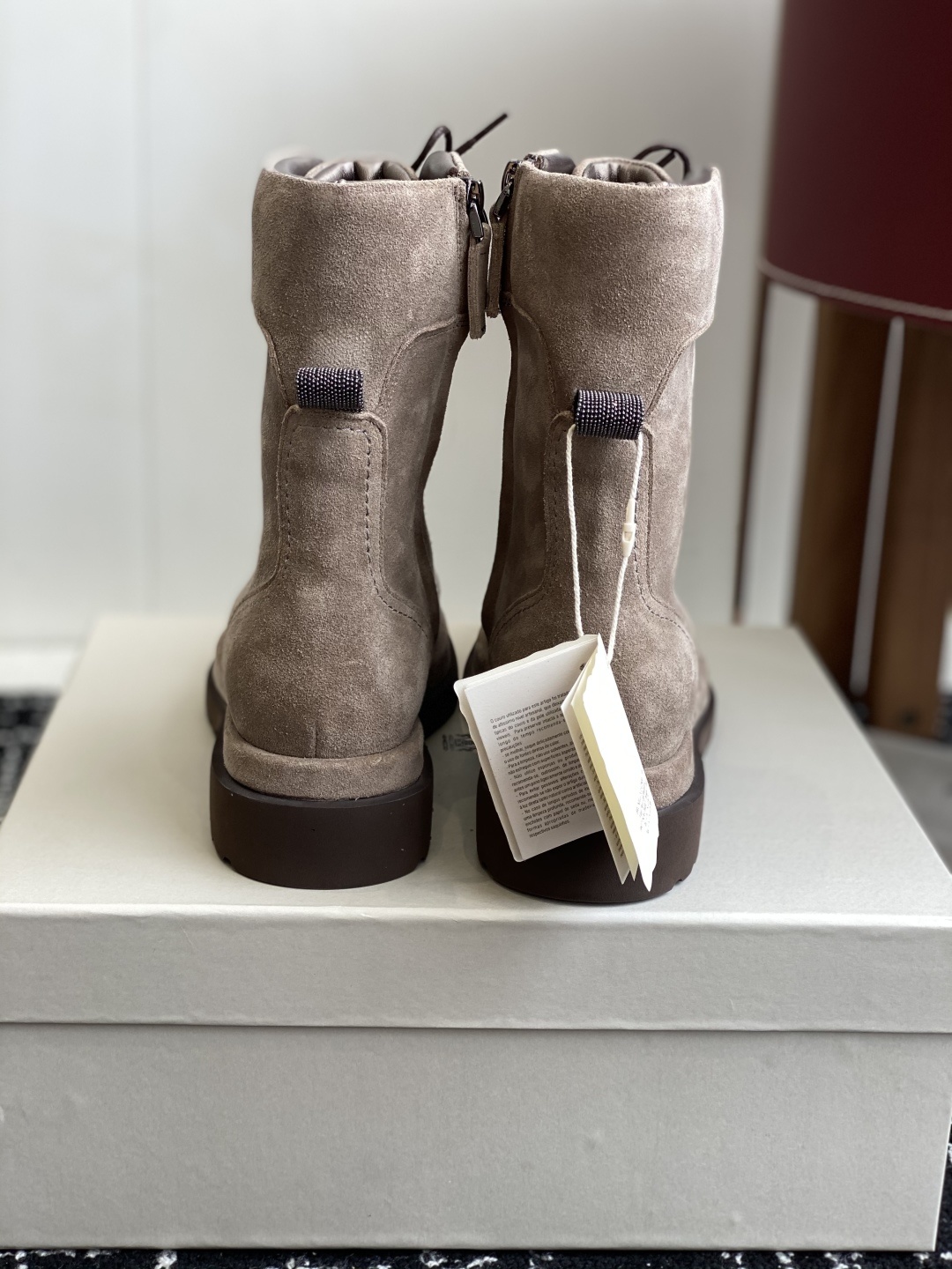 代购级
BRUNELLO CUCINELLI 新款马丁靴
不用多说!超级有范的一款靴子女孩子穿起来不要