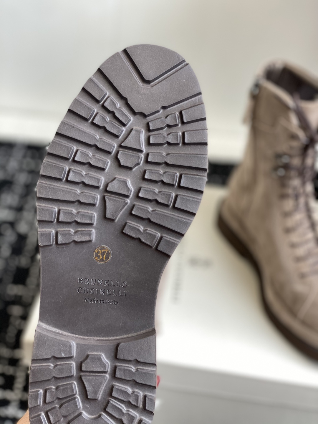 代购级
BRUNELLO CUCINELLI 新款马丁靴
不用多说!超级有范的一款靴子女孩子穿起来不要