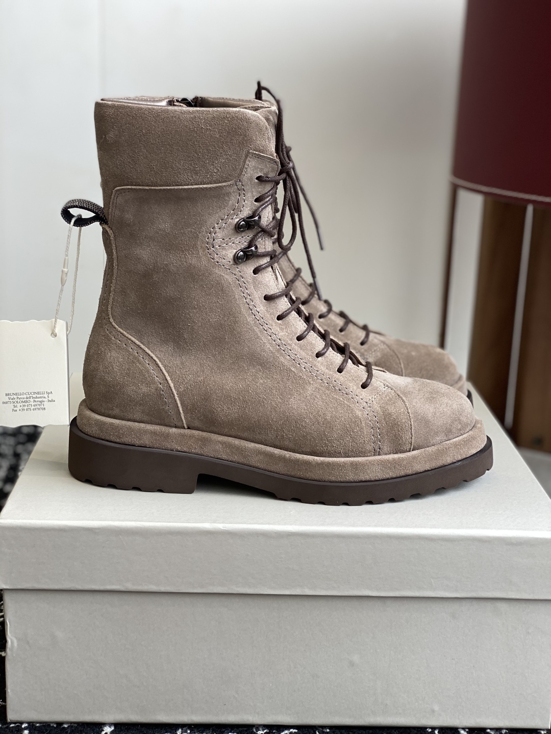 代购级
BRUNELLO CUCINELLI 新款马丁靴
不用多说!超级有范的一款靴子女孩子穿起来不要