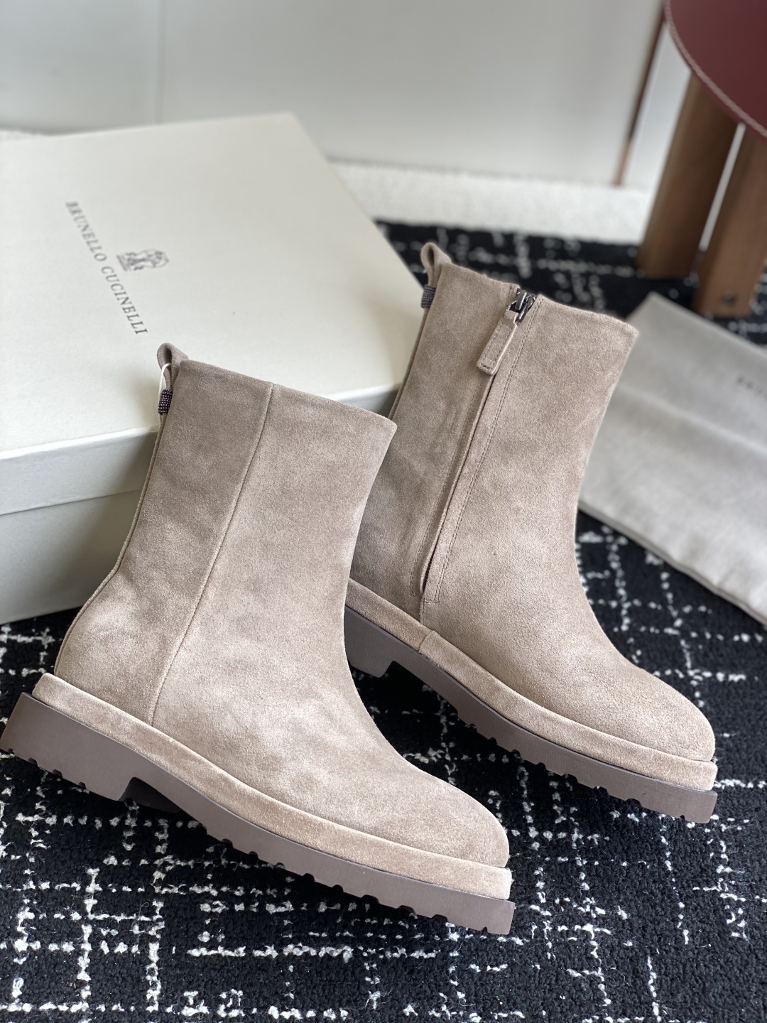 代购级
BRUNELLO CUCINELLI 新款马丁靴
不用多说!超级有范的一款靴子女孩子穿起来不要