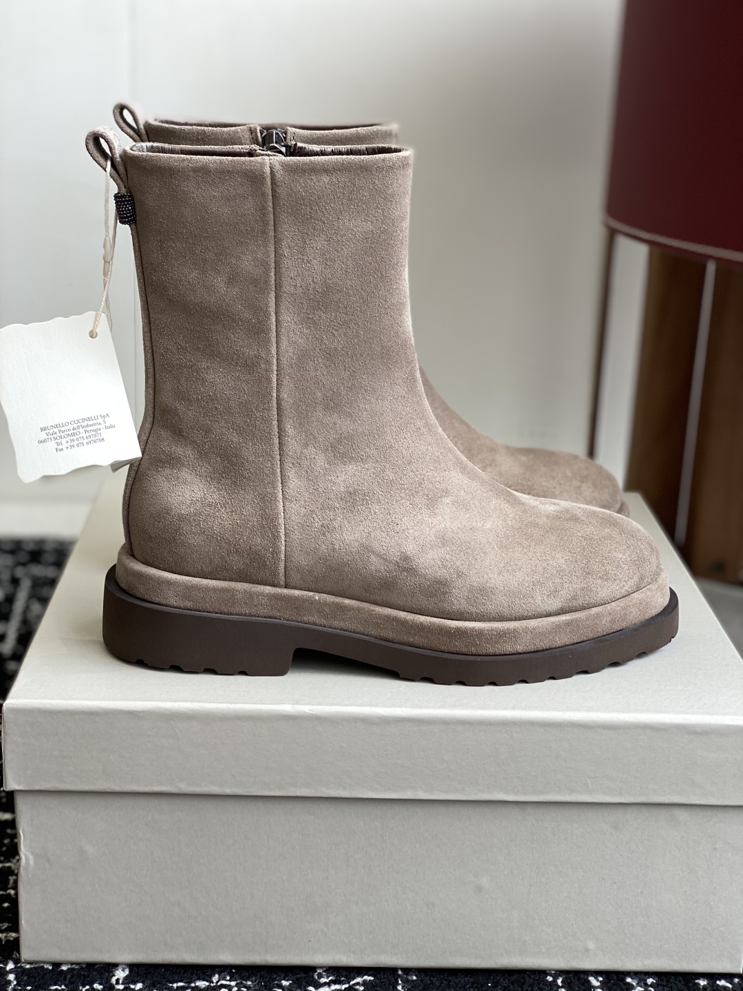 代购级
BRUNELLO CUCINELLI 新款马丁靴
不用多说!超级有范的一款靴子女孩子穿起来不要