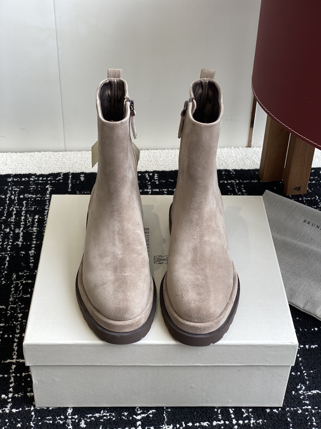 代购级
BRUNELLO CUCINELLI 新款马丁靴
不用多说!超级有范的一款靴子女孩子穿起来不要