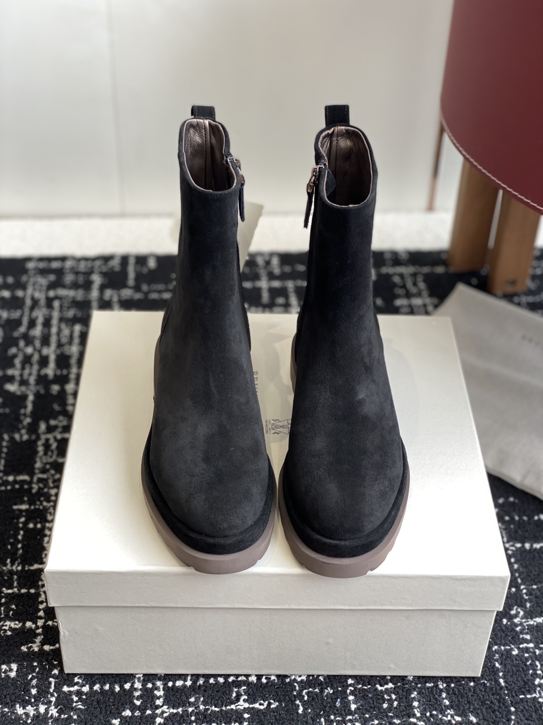 代购级
BRUNELLO CUCINELLI 新款马丁靴
不用多说!超级有范的一款靴子女孩子穿起来不要