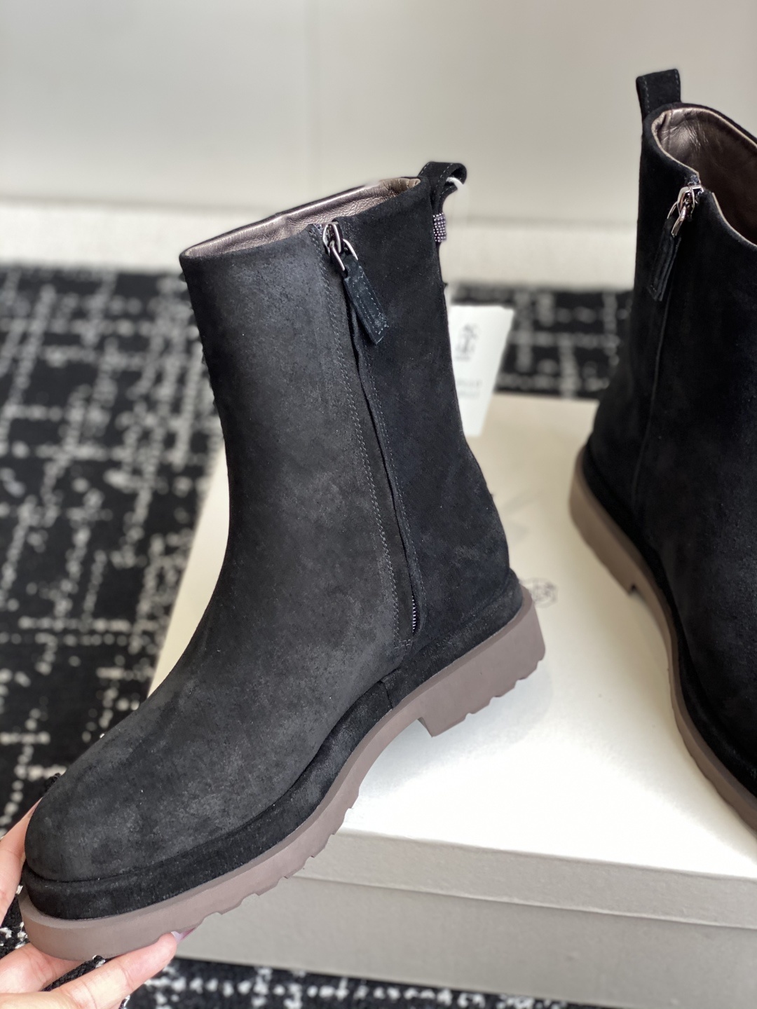 代购级
BRUNELLO CUCINELLI 新款马丁靴
不用多说!超级有范的一款靴子女孩子穿起来不要