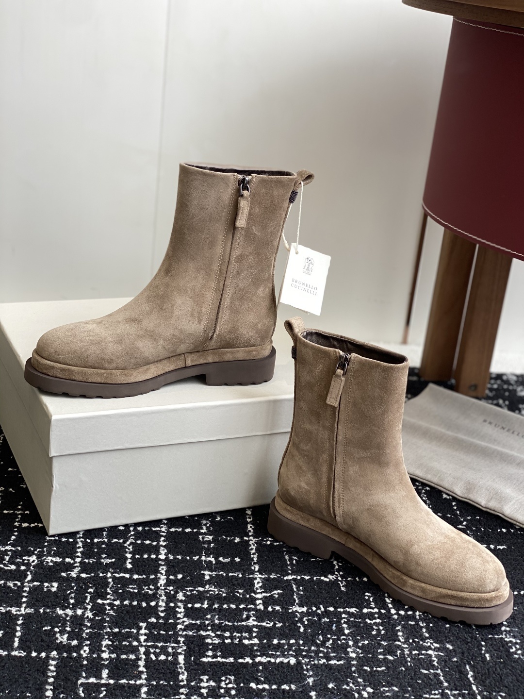 代购级
BRUNELLO CUCINELLI 新款马丁靴
不用多说!超级有范的一款靴子女孩子穿起来不要