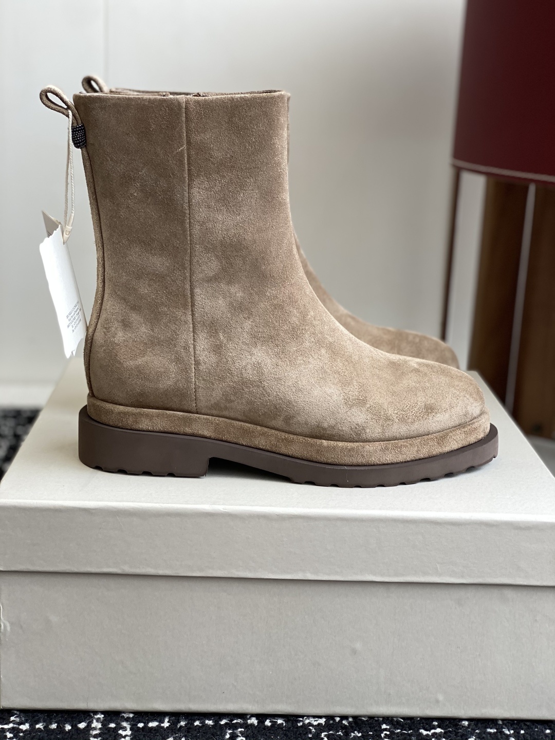 代购级
BRUNELLO CUCINELLI 新款马丁靴
不用多说!超级有范的一款靴子女孩子穿起来不要