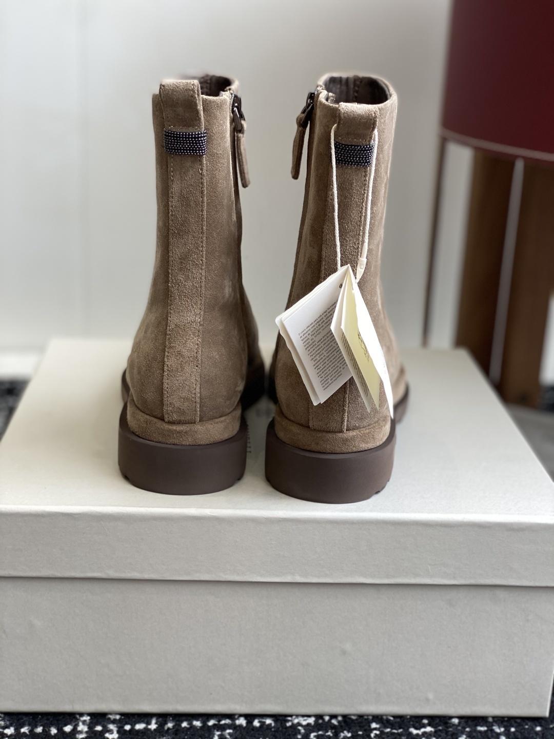 代购级
BRUNELLO CUCINELLI 新款马丁靴
不用多说!超级有范的一款靴子女孩子穿起来不要