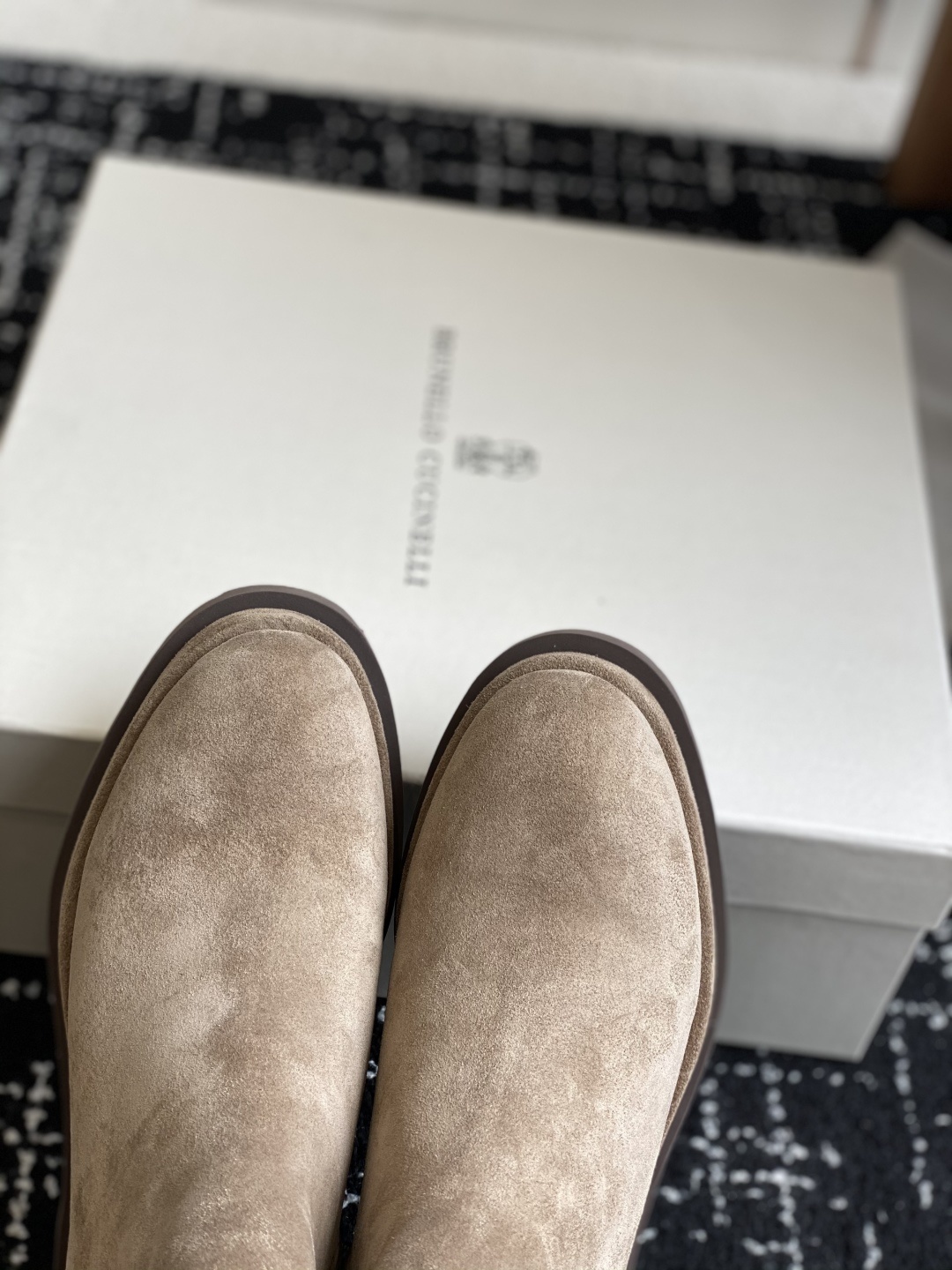 代购级
BRUNELLO CUCINELLI 新款马丁靴
不用多说!超级有范的一款靴子女孩子穿起来不要