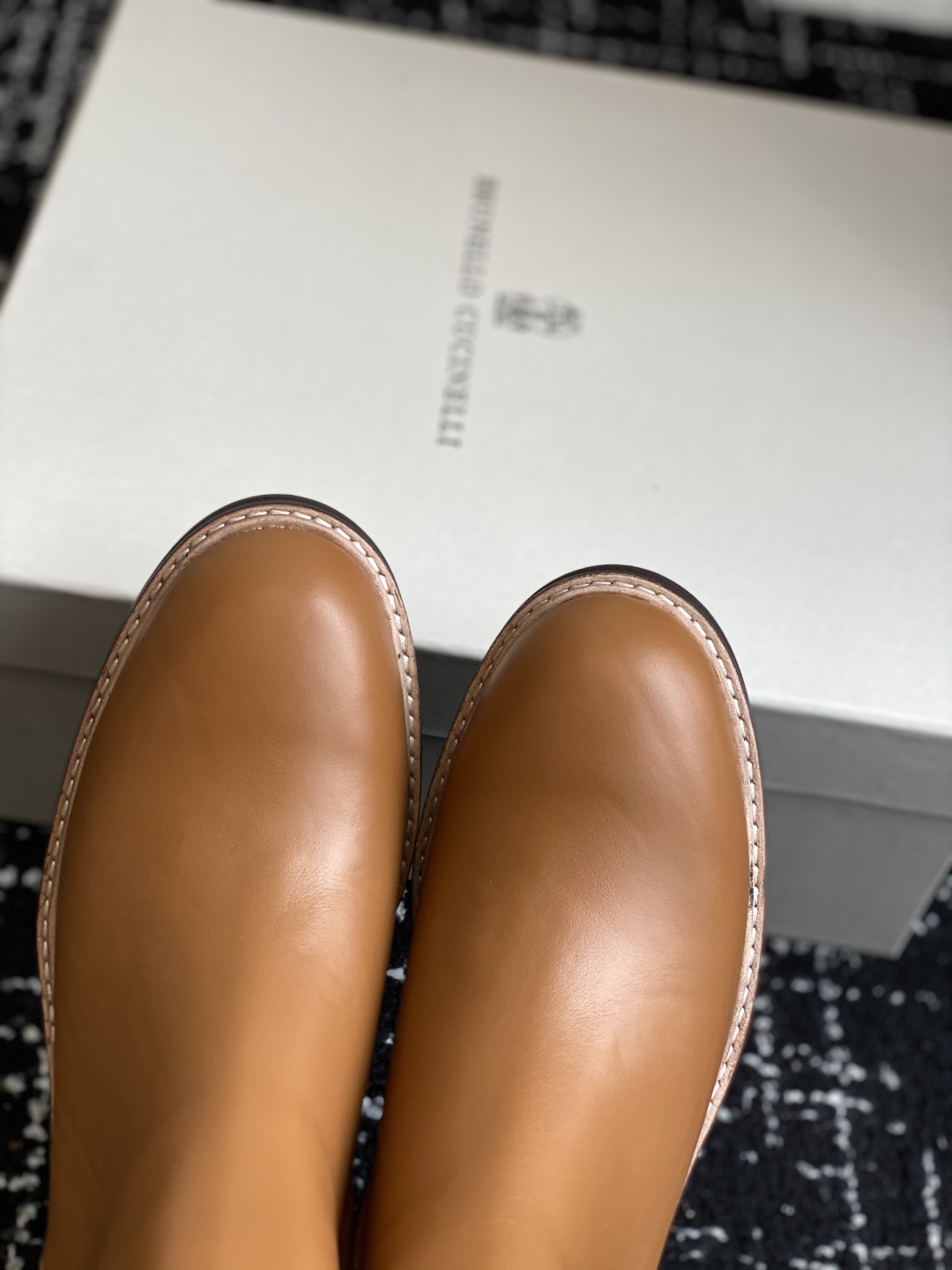 代购级
BRUNELLO CUCINELLI 新款马丁靴
不用多说!超级有范的一款靴子女孩子穿起来不要