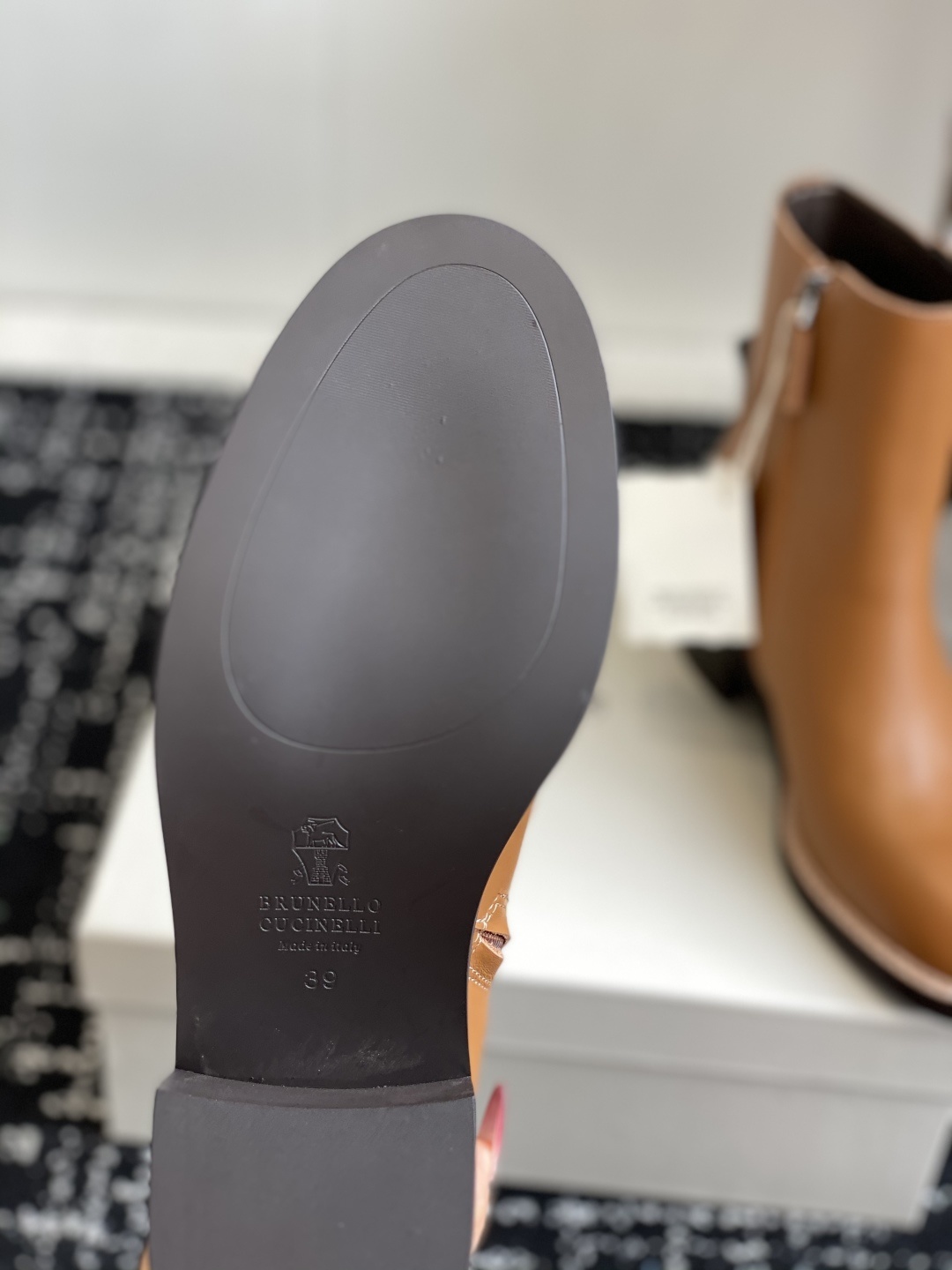 代购级
BRUNELLO CUCINELLI 新款马丁靴
不用多说!超级有范的一款靴子女孩子穿起来不要