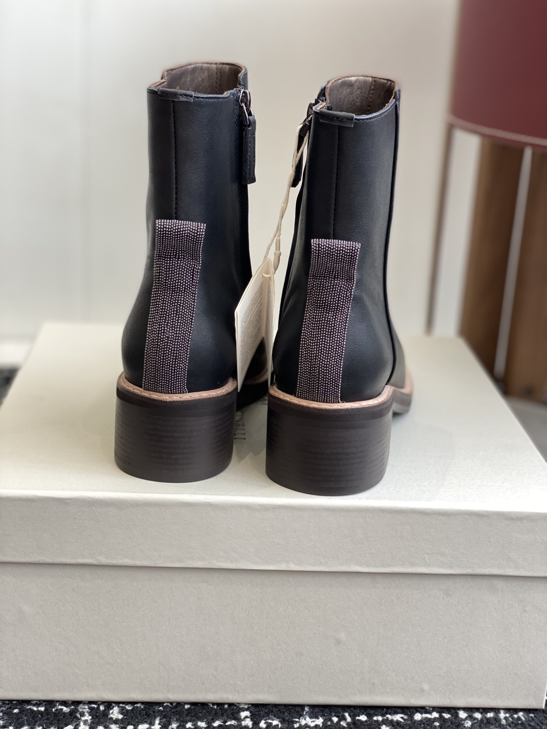 代购级
BRUNELLO CUCINELLI 新款马丁靴
不用多说!超级有范的一款靴子女孩子穿起来不要