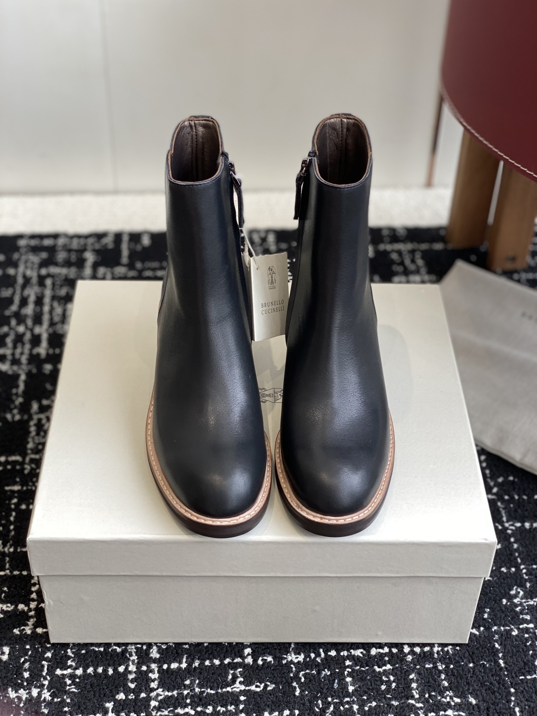代购级
BRUNELLO CUCINELLI 新款马丁靴
不用多说!超级有范的一款靴子女孩子穿起来不要