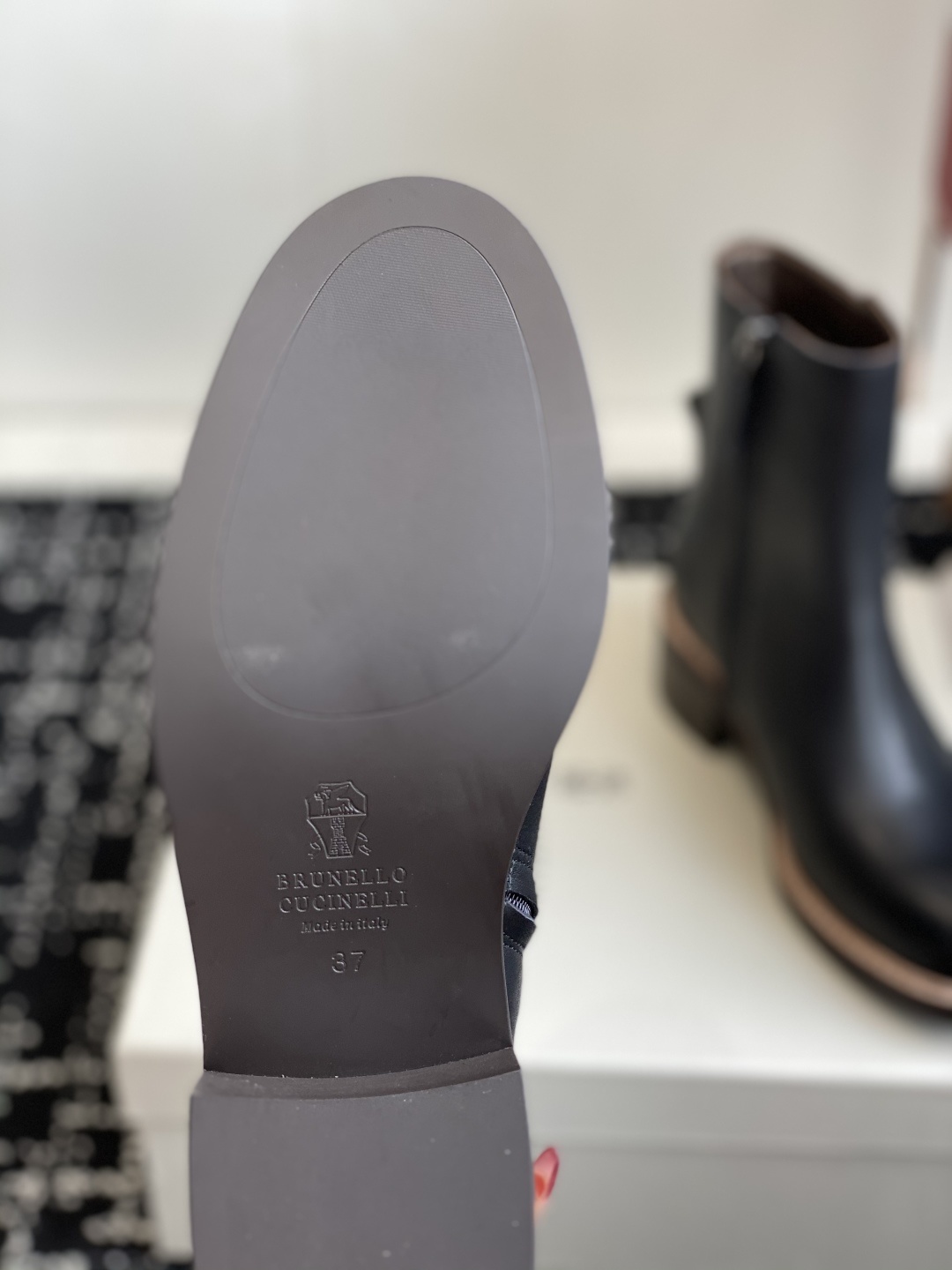 代购级
BRUNELLO CUCINELLI 新款马丁靴
不用多说!超级有范的一款靴子女孩子穿起来不要
