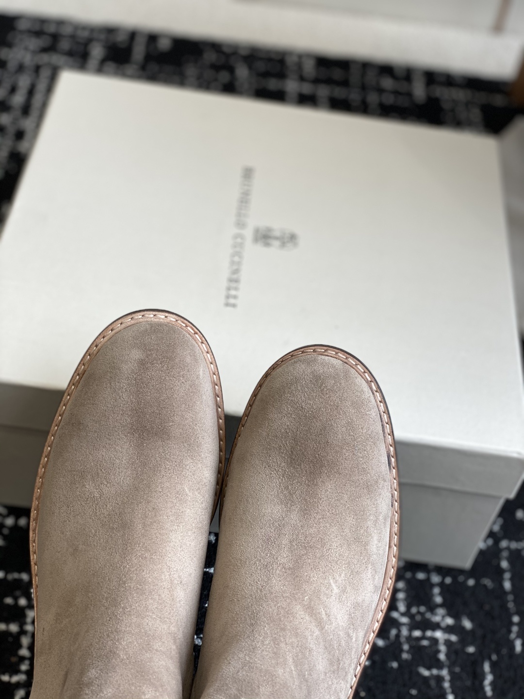 代购级
BRUNELLO CUCINELLI 新款马丁靴
不用多说!超级有范的一款靴子女孩子穿起来不要