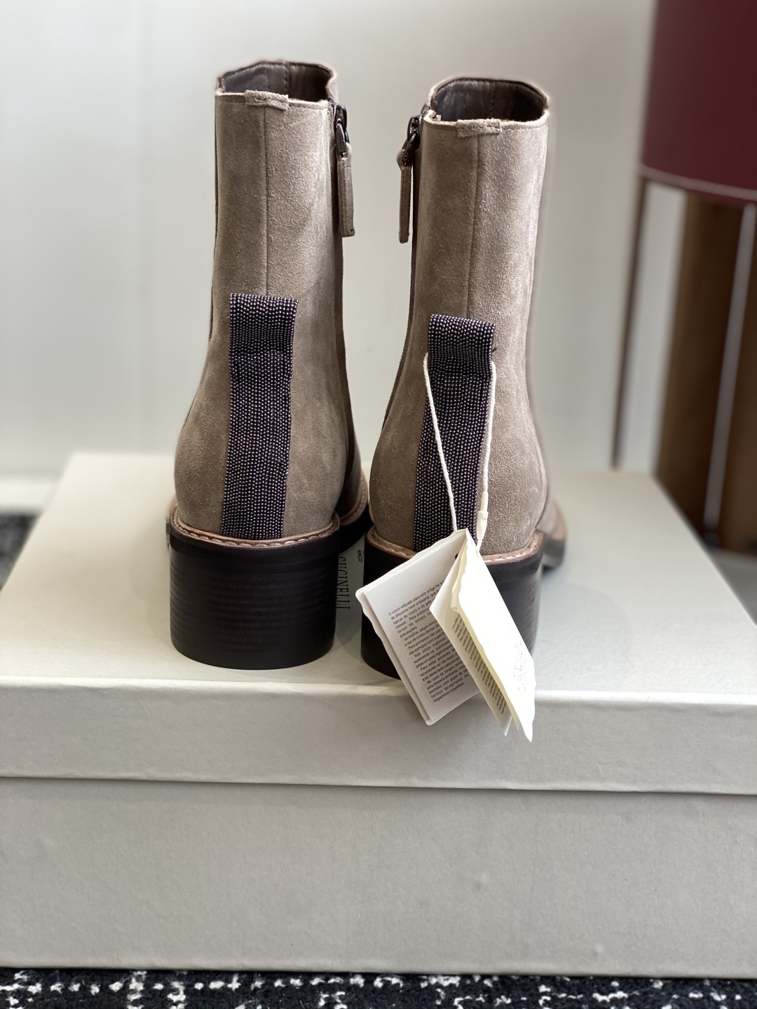 代购级
BRUNELLO CUCINELLI 新款马丁靴
不用多说!超级有范的一款靴子女孩子穿起来不要