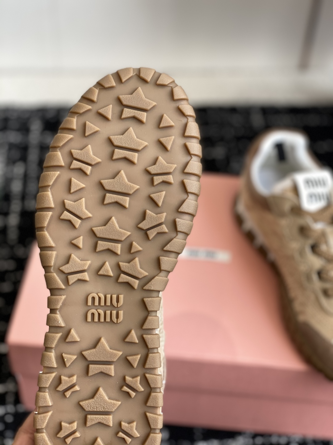 代购级
MiuMiu 缪缪 25ss 春夏新款 饼干鞋 阿甘鞋休闲运动鞋

miumiu最新爆款 前卫大