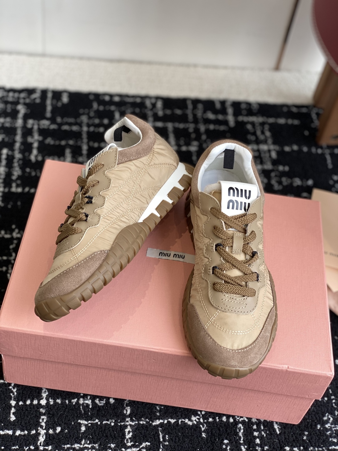 代购级
MiuMiu 缪缪 25ss 春夏新款 饼干鞋 阿甘鞋休闲运动鞋

miumiu最新爆款 前卫大
