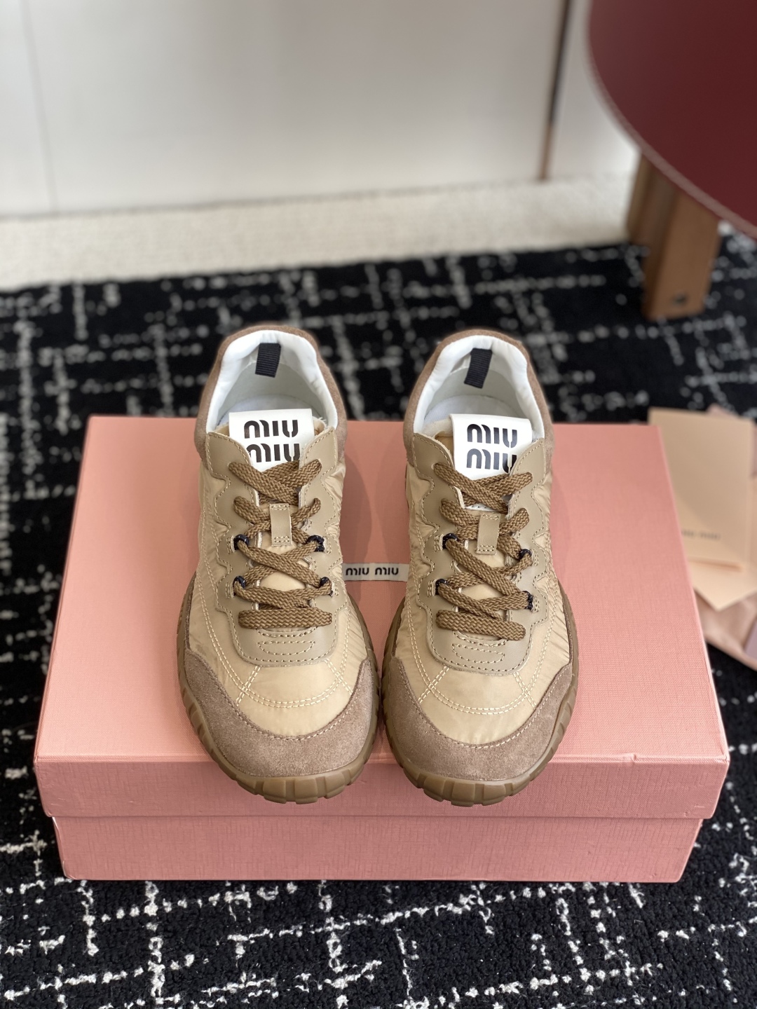 代购级
MiuMiu 缪缪 25ss 春夏新款 饼干鞋 阿甘鞋休闲运动鞋

miumiu最新爆款 前卫大