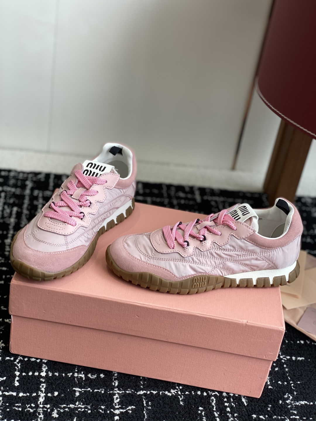 代购级
MiuMiu 缪缪 25ss 春夏新款 饼干鞋 阿甘鞋休闲运动鞋

miumiu最新爆款 前卫大
