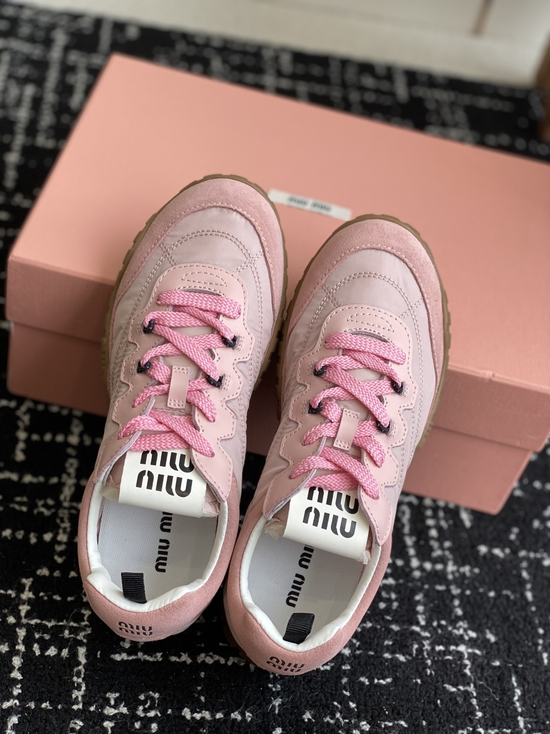 代购级
MiuMiu 缪缪 25ss 春夏新款 饼干鞋 阿甘鞋休闲运动鞋

miumiu最新爆款 前卫大