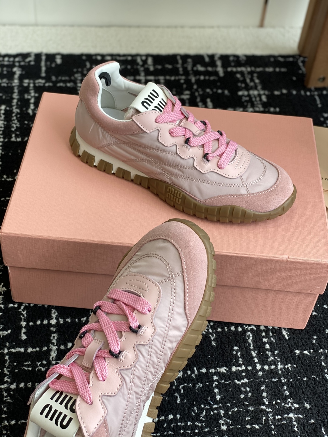 代购级
MiuMiu 缪缪 25ss 春夏新款 饼干鞋 阿甘鞋休闲运动鞋

miumiu最新爆款 前卫大