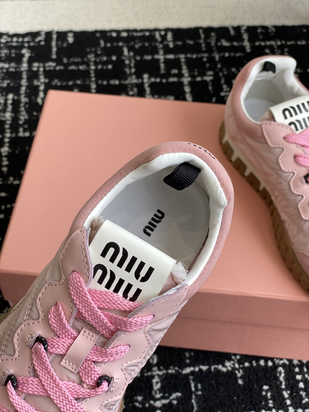 代购级
MiuMiu 缪缪 25ss 春夏新款 饼干鞋 阿甘鞋休闲运动鞋

miumiu最新爆款 前卫大