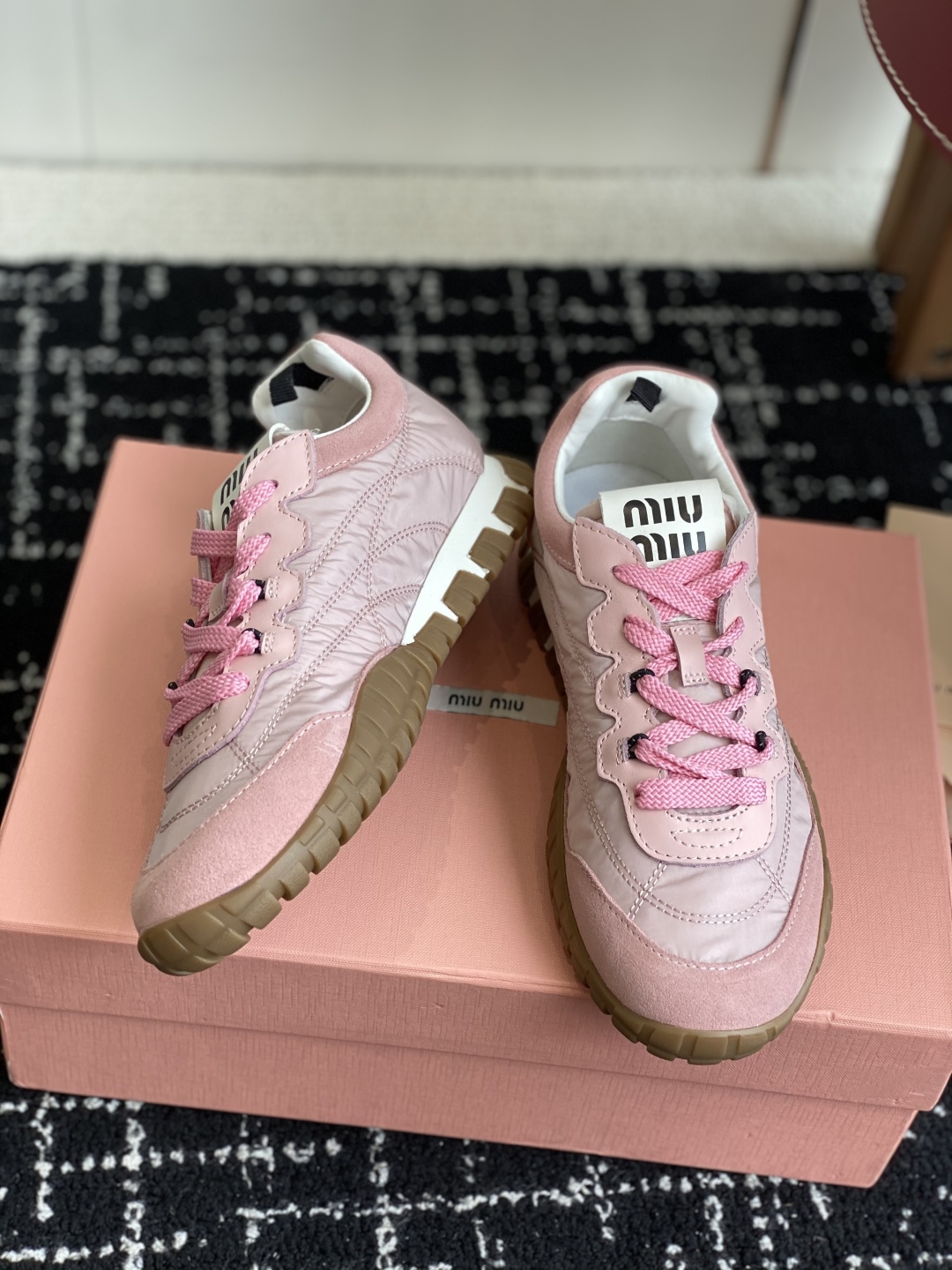 代购级
MiuMiu 缪缪 25ss 春夏新款 饼干鞋 阿甘鞋休闲运动鞋

miumiu最新爆款 前卫大