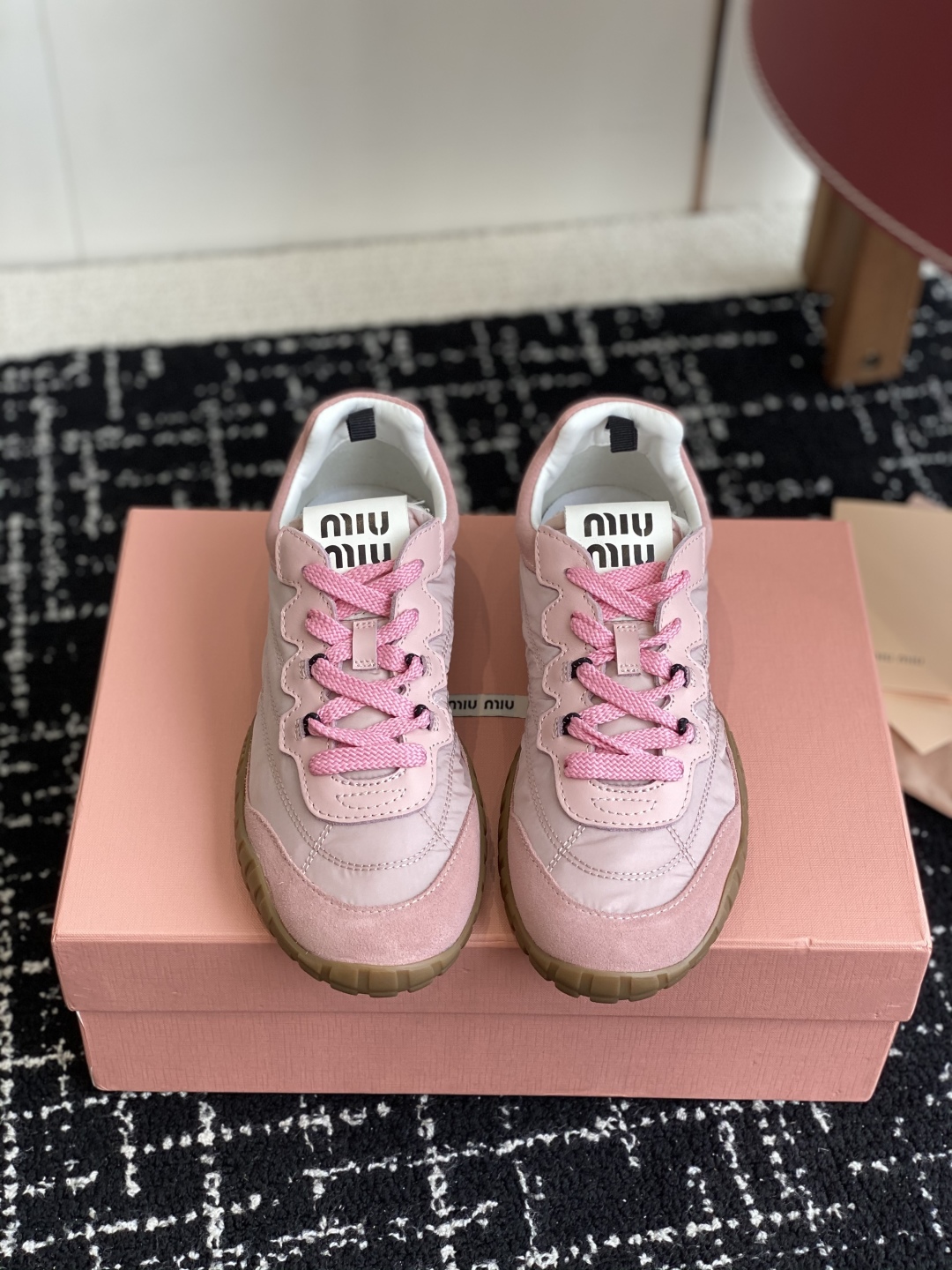 代购级
MiuMiu 缪缪 25ss 春夏新款 饼干鞋 阿甘鞋休闲运动鞋

miumiu最新爆款 前卫大