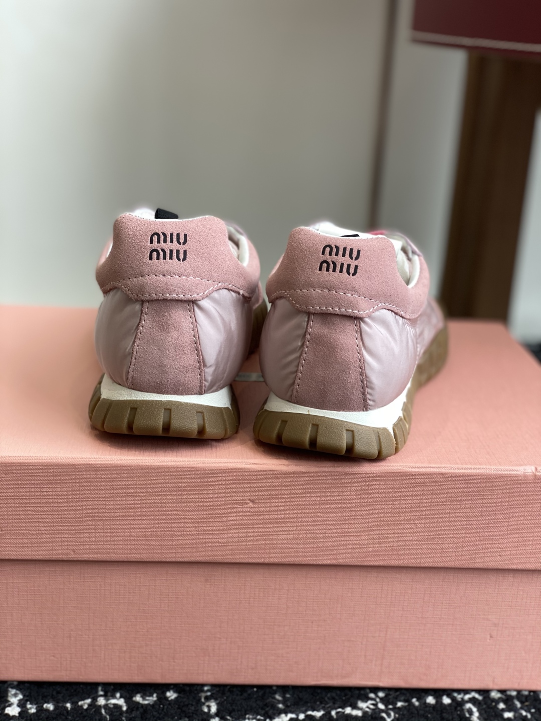 代购级
MiuMiu 缪缪 25ss 春夏新款 饼干鞋 阿甘鞋休闲运动鞋

miumiu最新爆款 前卫大