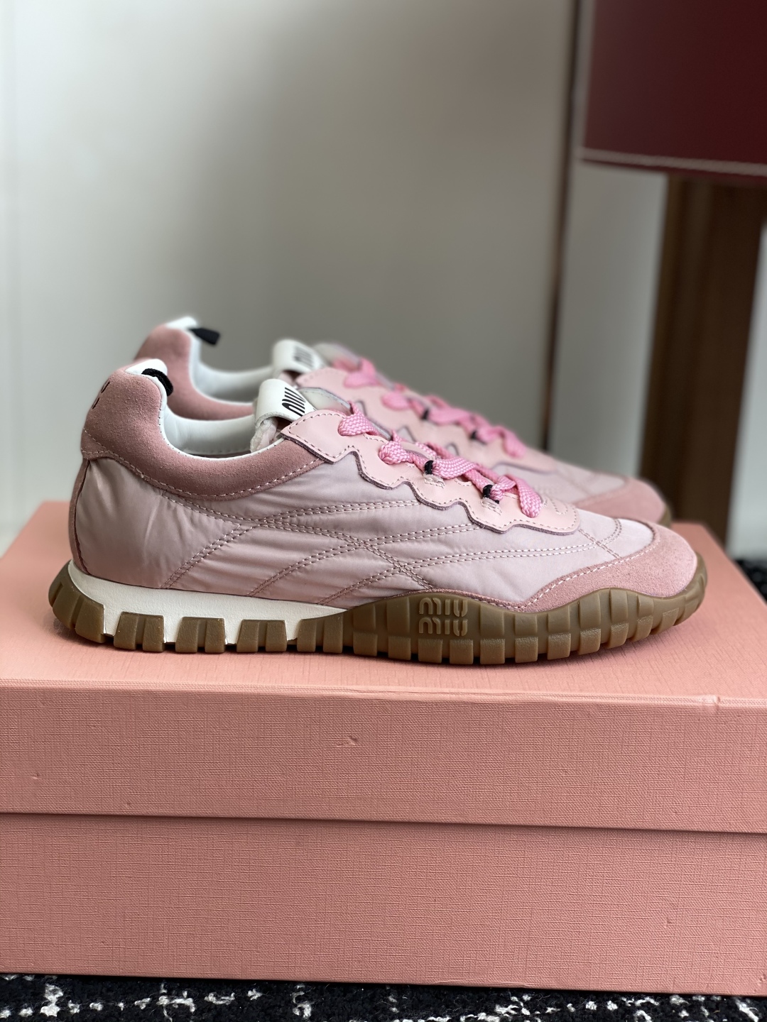 代购级
MiuMiu 缪缪 25ss 春夏新款 饼干鞋 阿甘鞋休闲运动鞋

miumiu最新爆款 前卫大