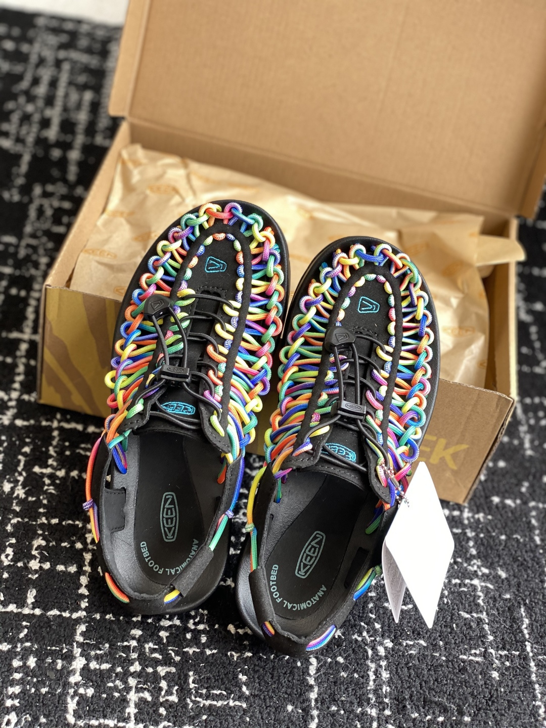 代购级
Keen户外溯溪鞋 莞产原厂级，随着近两年户外活动的火爆

作为户外作业Keen品牌的溯溪鞋就成