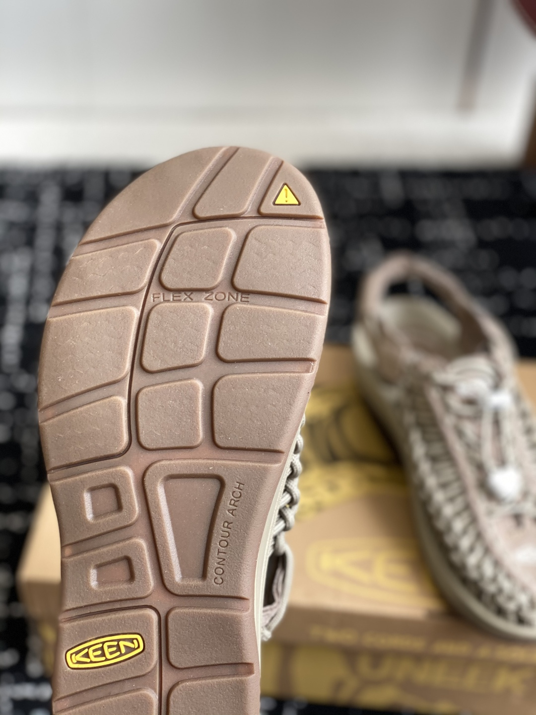 代购级
Keen户外溯溪鞋 莞产原厂级，随着近两年户外活动的火爆

作为户外作业Keen品牌的溯溪鞋就成