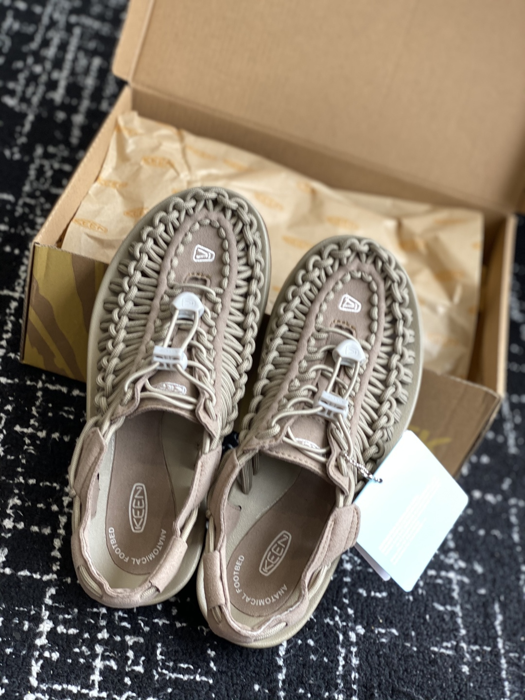 代购级
Keen户外溯溪鞋 莞产原厂级，随着近两年户外活动的火爆

作为户外作业Keen品牌的溯溪鞋就成