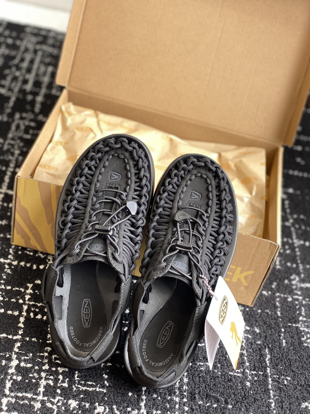 代购级
Keen户外溯溪鞋 莞产原厂级，随着近两年户外活动的火爆

作为户外作业Keen品牌的溯溪鞋就成