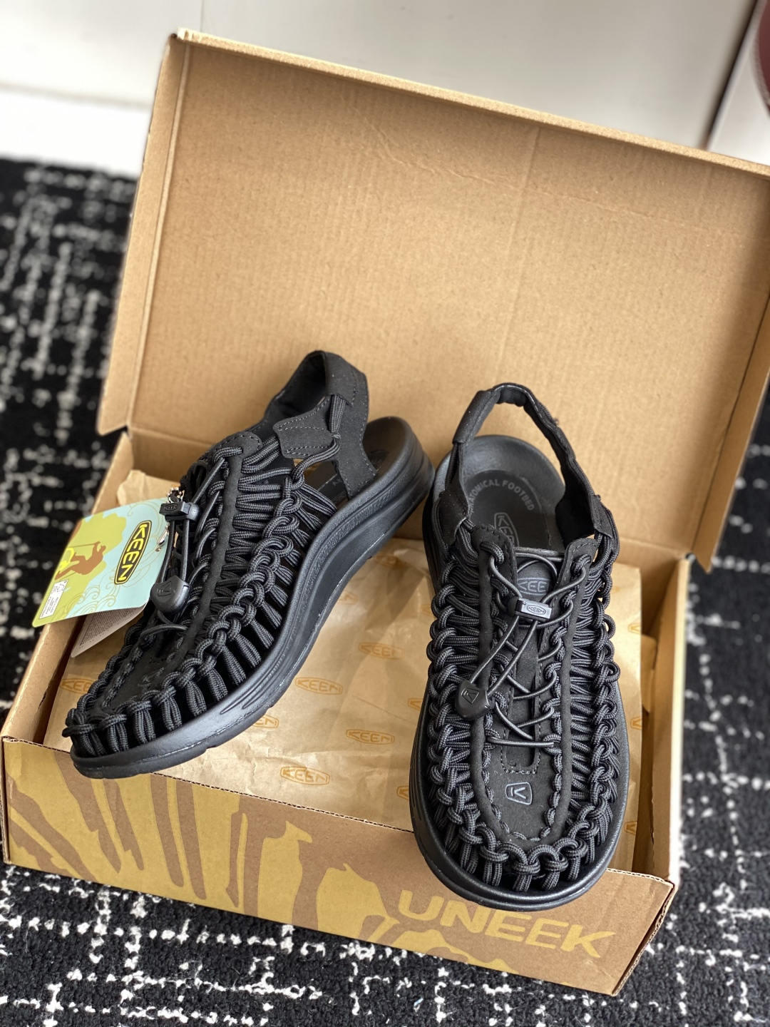 代购级
Keen户外溯溪鞋 莞产原厂级，随着近两年户外活动的火爆

作为户外作业Keen品牌的溯溪鞋就成