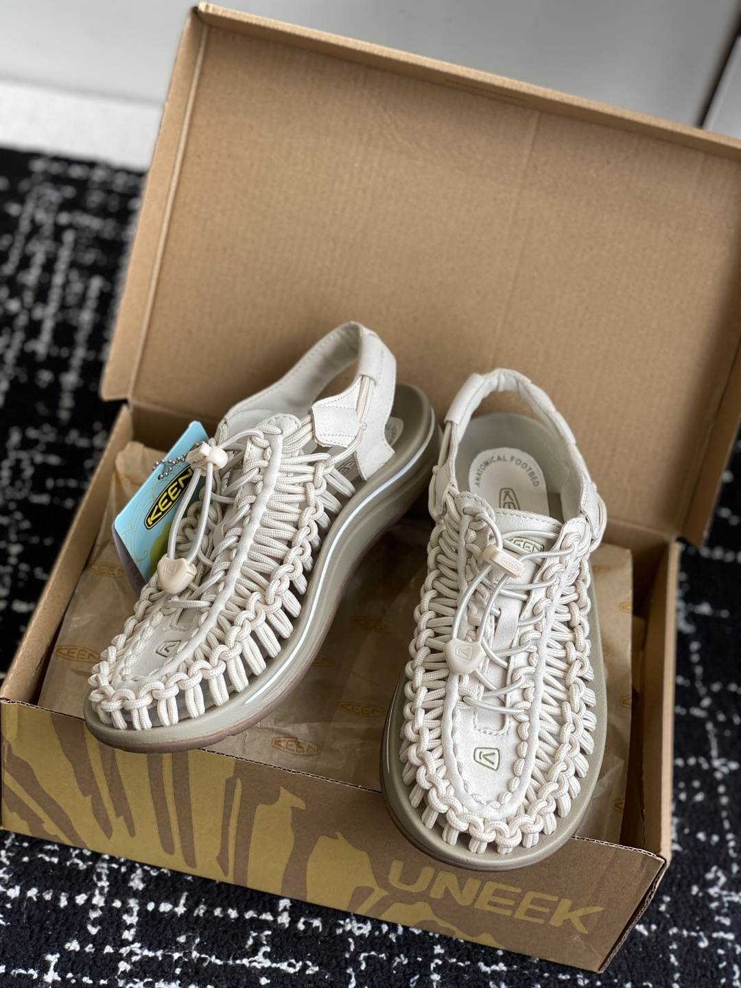 代购级
Keen户外溯溪鞋 莞产原厂级，随着近两年户外活动的火爆

作为户外作业Keen品牌的溯溪鞋就成