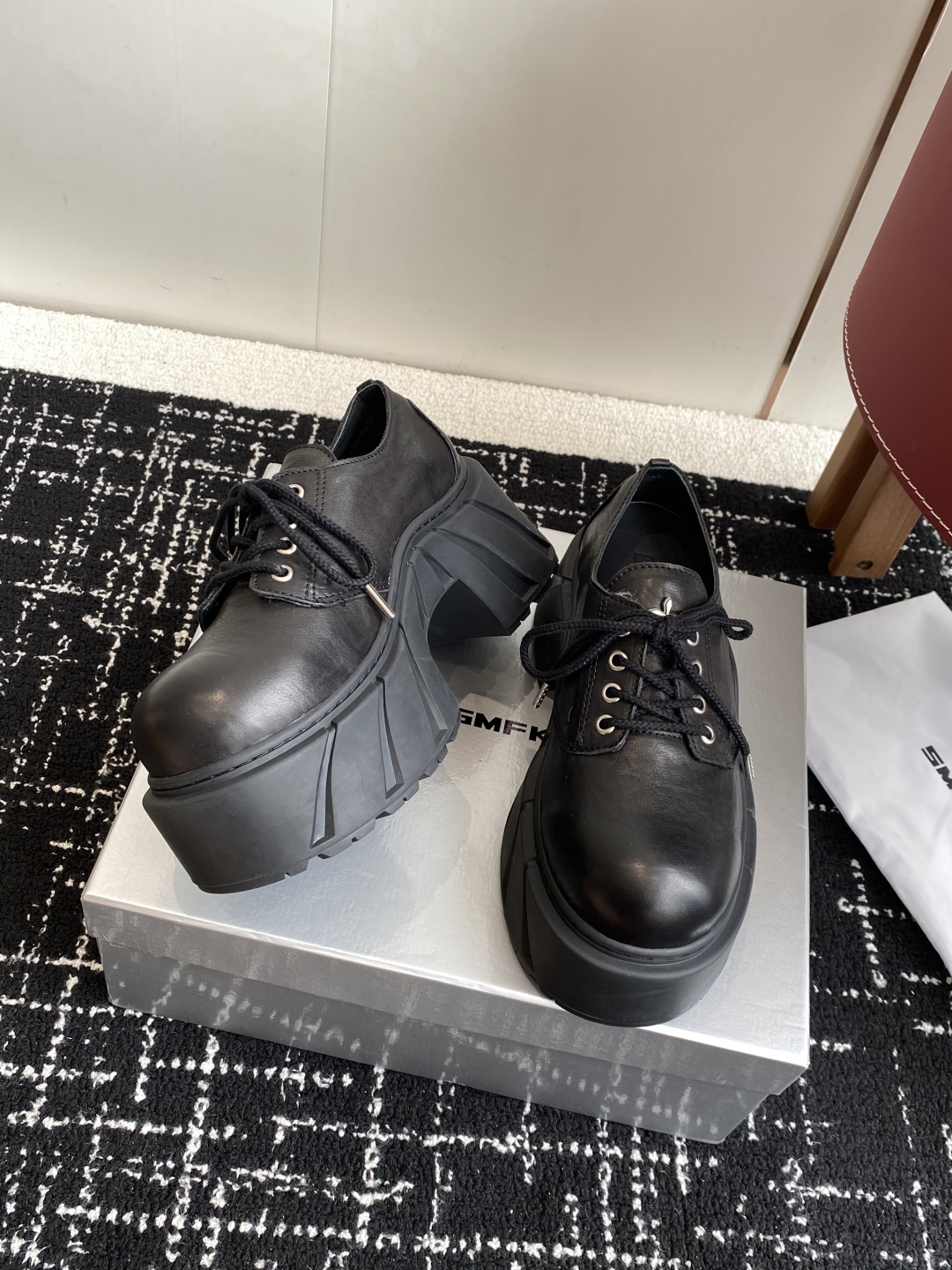 Smfk 小众潮牌 25ss爆款新品 厚底 休闲鞋 德比鞋 短靴 长靴 
爆真的是很耐看越看越喜欢！矮个